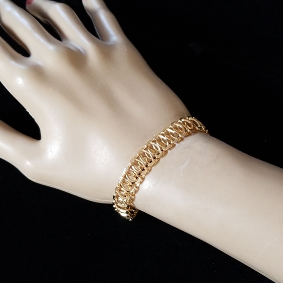 18k Gold-Plated Ribbon Design Linked Chain Bracelet NWT - Picture 6 of 8